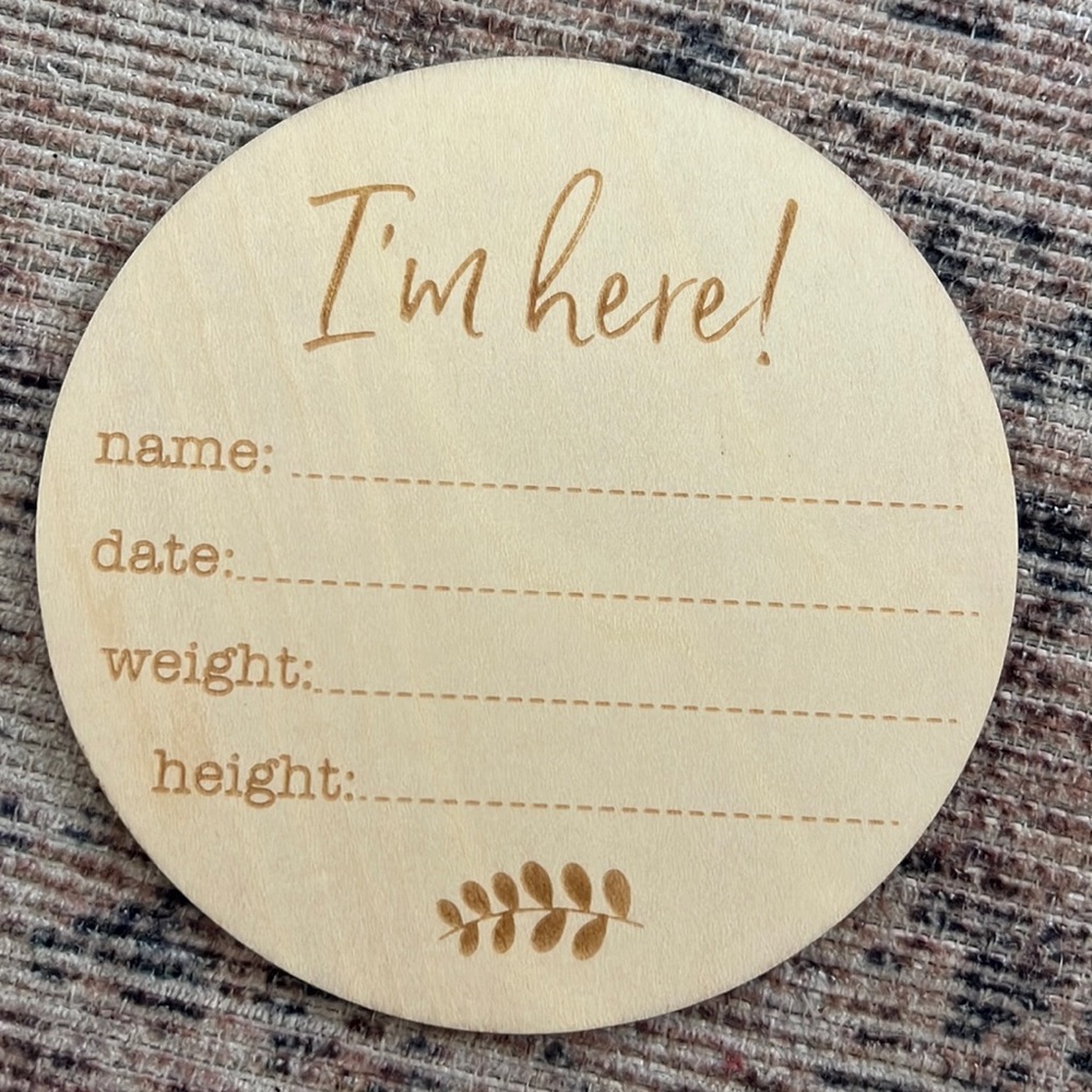 Baby announcement wood disc